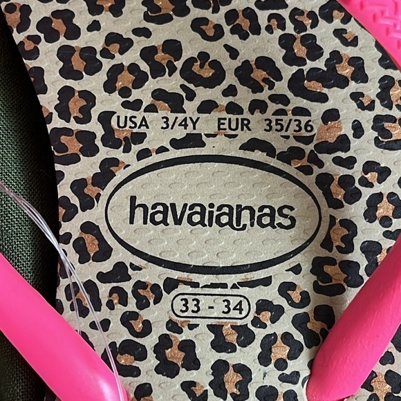 Brand New Havaianas Two Pairs Flip Flops Disney Sleeping Beauty Leopard Print - Picture 3 of 14